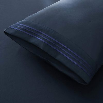 200TC Drie lijnen borduurwerk Luxe hotel lakenset met 100% polyester microfiber