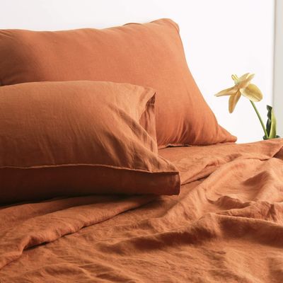 Creëer een gezellige slaapkamer met onze 100% Franse lakenset voor elk seizoen.