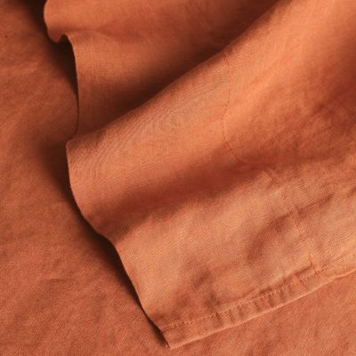 Creëer een gezellige slaapkamer met onze 100% Franse lakenset voor elk seizoen.