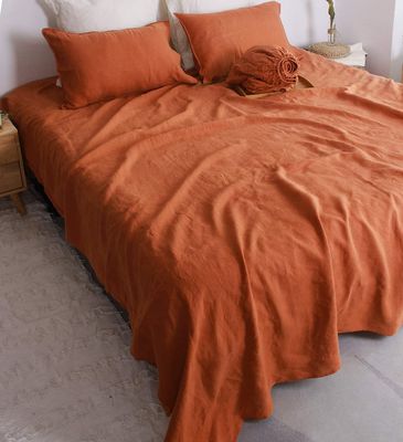 Creëer een gezellige slaapkamer met onze 100% Franse lakenset voor elk seizoen.