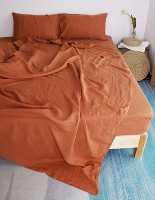 Creëer een gezellige slaapkamer met onze 100% Franse lakenset voor elk seizoen.