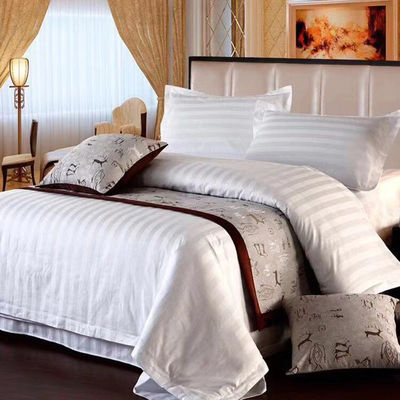 Comfortabele polyester geborstelde hotel beddengoed en deken set op maat
