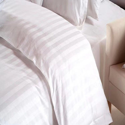Comfortabele polyester geborstelde hotel beddengoed en deken set op maat